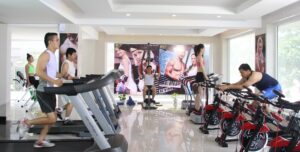 Hệ thống kiểm soát ra vào cửa phòng gym bằng thẻ từ hoạt động như thế nào?